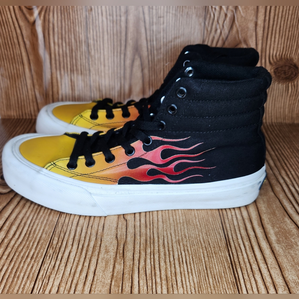 Straye Global Penetration Mens Red Flame Hi-Top Sneaker Size 7 NWOB‎
